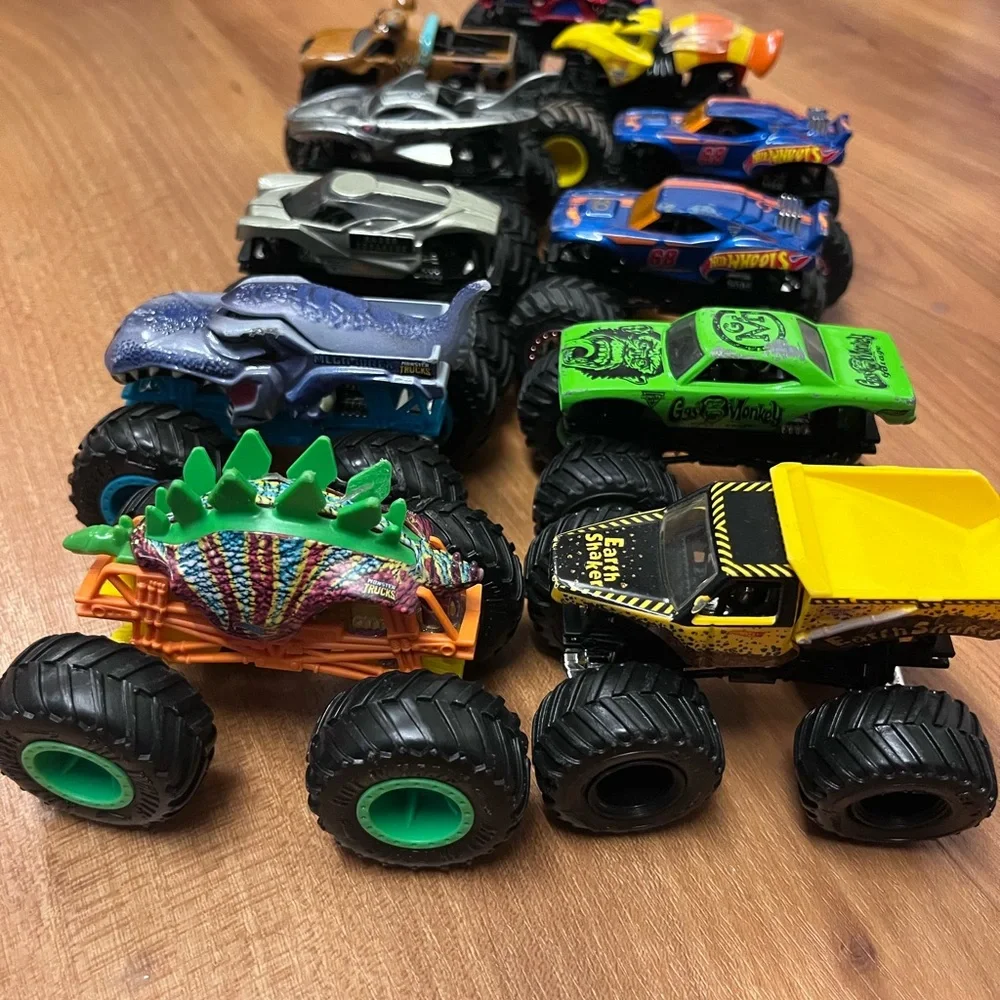 Monster Jam Truck 11 pc Set